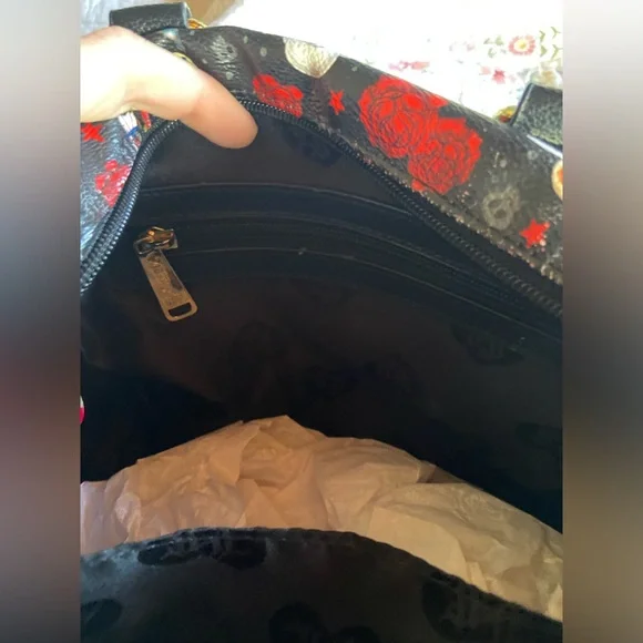 LOUNGEFLY DISNEY VILLAINS FAUX LEATHER PURSE~LIKE NEW- WITH CROSSBODY STRAP - Picture 6 of 10